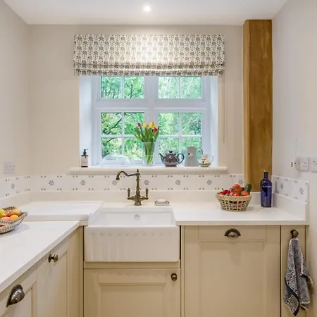 2 Bed In Beckhole Oc-c42708 * Beck Hole