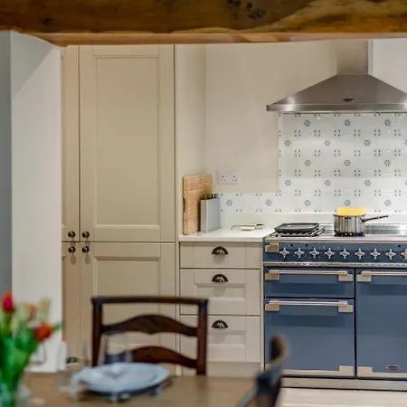 2 Bed In Beckhole Oc-c42708