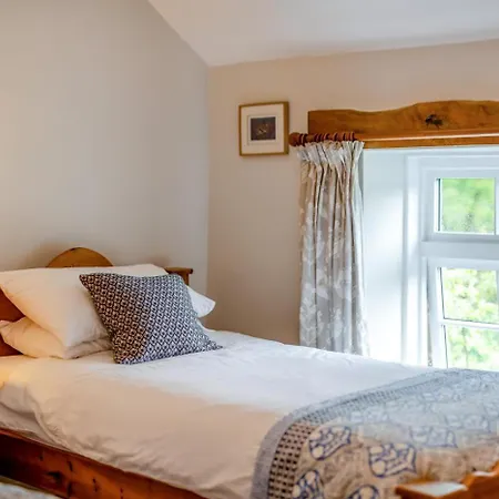 2 Bed In Beckhole Oc-c42708 *